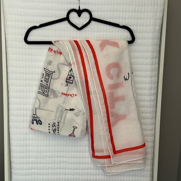 Old Navy White and Red Graphic New York City Scarf - Picture 3 of 5